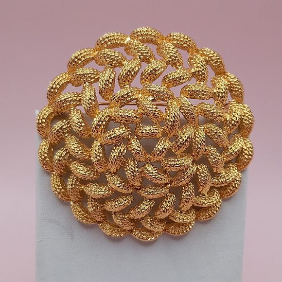 Vintage Monet Woven Round Pin Brooch, Gold Plated Brooch, 2 1/4 Inches - Picture 8 of 11